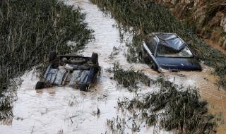 Потоп в Испания! Река отнесе шофьор