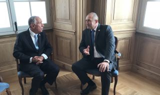Румен Радев посрещна президента на Португалия пред "Св. Александър Невски"