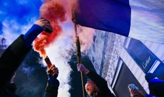 В Париж арестуваха група от крайни ултраси