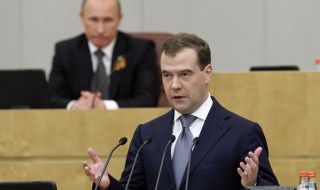 Медведев осъзна безнадеждното състояние на руската армия и цитира Сталин