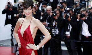 Най-красивата жена на света се показа без сутиен (СНИМКИ)