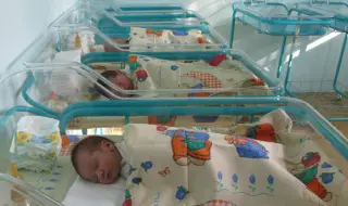Жена от айтоско роди близнаци на две места