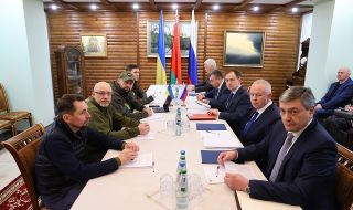 WSJ: Западът работи по мирни споразумения, но те не устройват нито Киев, нито Москва