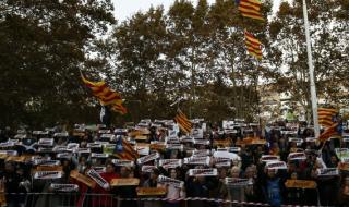 Хиляди излязоха по улиците на Каталуния