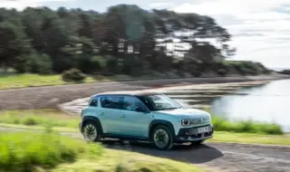 Renault 4 E-Tech измина над 1600 км без нито едно зареждане с конвенционално „мръсно“ електричество