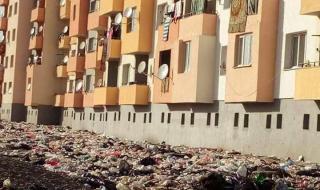Саниран ромски блок стана кочина след година