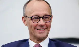 Berlin supports Ukraine's right to self-defense and seeks "just peace through diplomatic pressure 