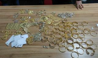 Златни накити за близо 200 000 лева задържаха на &quot;Капитан Андреево&quot; и на &quot;Лесово&quot;