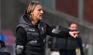Клуб от Серия А уволни треньора си и два дни по-късно го назначи отново на работа