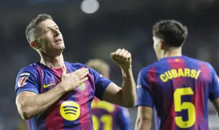 Роберт Левандовски обмисля да окачи бутонките, ако Барселона не удължи договора му