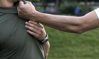 Млад мъж се сби с ученици в Кърджали, бутна и учителка