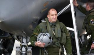 Румен Радев е единственият действащ пилот-президент в света