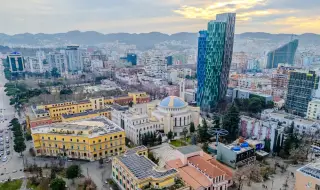 Ще стане ли Албания първата страна в света без пари в брой?