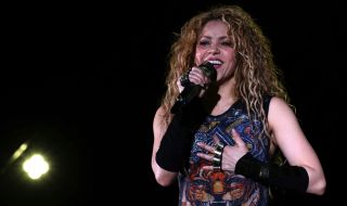 Шакира стана първата в историята латиномериканска жена на годината на "Билборд"