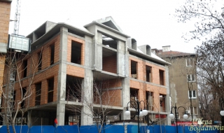 Строителството продължава да намалява