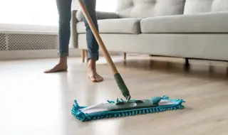 Защо трябва да почиствате пода със солена вода?