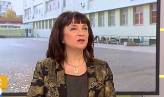 Кастрева: Няма основание за намаляване на материала за матурите
