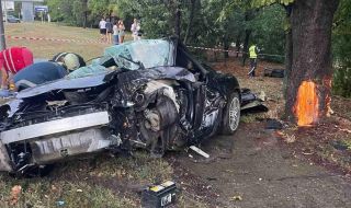 Кола се заби в дърво във Варна, почина 21-годишна украинка