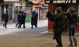 Строги мерки за сигурност в Сен Дени. Училищата затворени до второ нареждане