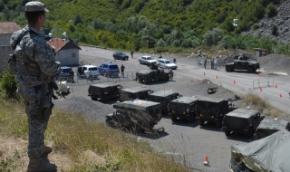 Двама сърби са задържани в Косово