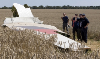 Откриха странни отломки в жертвите на MH17