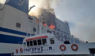 Деветима българи са в неизвестност след пожара на ферибота край Корфу