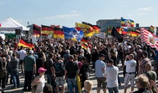 Върли протести срещу Меркел и бежанците в Берлин