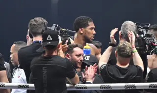 Антъни Джошуа нокаутира Джейк Пол в дългоочакваното боксово шоу