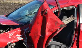 Висока скорост, катастрофа и двама ранени в Хасково