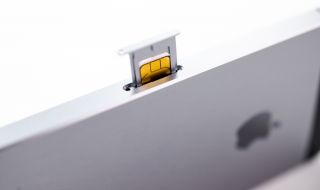 Apple премахва слота за SIM карта още в iPhone 14