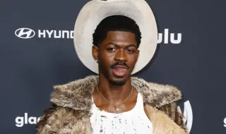 Арестуваха за нападение рапъра Лил Нас Екс, след като се разходи полугол по улицата (ВИДЕО)