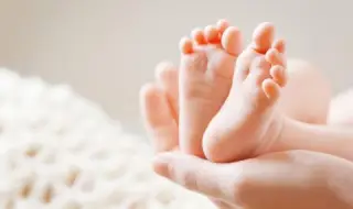 A woman gave birth to a dead baby in the leg of her leggings, before that the doctor refused to send her to the maternity ward 