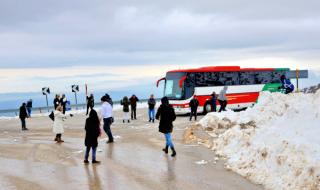 Буря носи сняг и градушки на Балканите