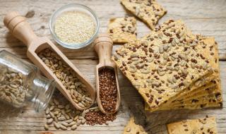 Рецепта на деня: Солени крекери със семена