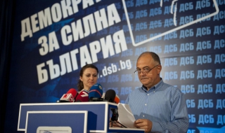 ДСБ подпуква властта с въпроси