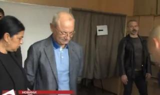 Ахмед Доган гласува