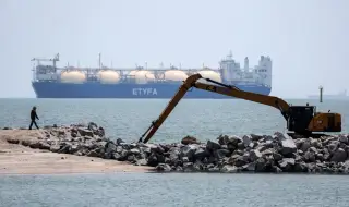 Пакистан спешно търси да купи втечнен природен газ