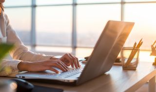 Пожар извади от строя милиони сайтове