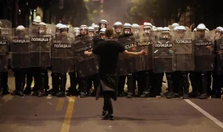 Над 1000 души протестираха в Белград заради ограниченията за гласуване на сърбите в чужбина