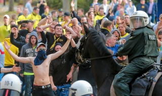 Кървави сцени преди мач от Лига Европа