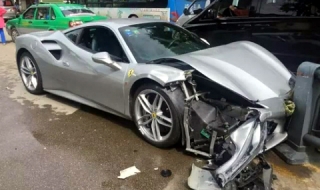 Катастрофа между две еднакви Ferrari-та