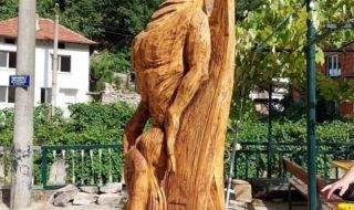 "Неприлична" статуя на мома и змей нажежи страстите в санданско село