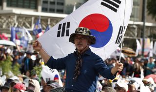 Кандидатът на опозицията фаворит в Южна Корея