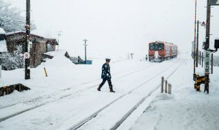Обилен снеговалеж в Япония причини смъртта на най-малко трима души