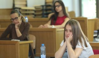 111 хиляди ученици се явяват на матура по български език и литература 