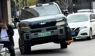 BYD "избяга" от скоба на три гуми (ВИДЕО)