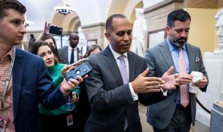 Хаким Джефрис ли е следващият лидер на Демократите в САЩ