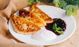 Рецепта на деня: Родопски колаци за Игнажден