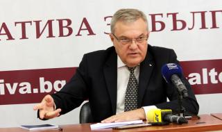 Румен Петков: Докладът на ЕК е убийствен, целувки, тупания, возения по вертолети не вършат работа