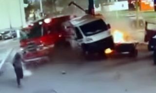 Пожарна кола се заби в бензиностанция след инцидент с джип (ВИДЕО)